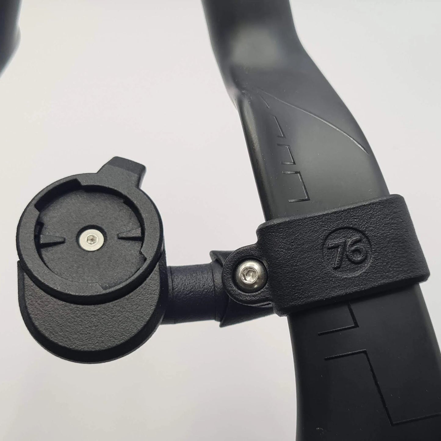 76 Projects Computerhalter für Profile Design ASC Extensions Draufsicht