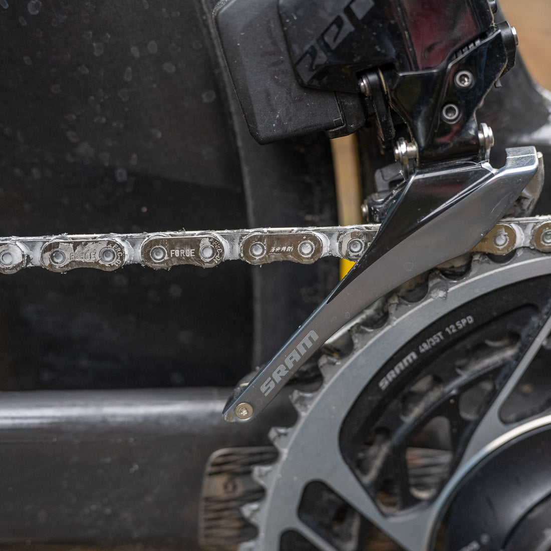 Dry Fluid Heißwachs zur Schmierung von Fahrradketten, exklusiv im derbaranski.shop, Zeitfahren, Marginal Gains, Triathlon, Rennrad, Dry Fluid High End Kettengleitstoff, DryFluid Bike. Mountainbike, Gravelbike, Crossbike, Schlechtwetterfahrrad, Winterrad, Kettenwachsen, gewachste Ketten, Kettentuning, Tuning, Fahrradtuning, Baranski Kette, vorgewachste Kette, original Baranski Kette,