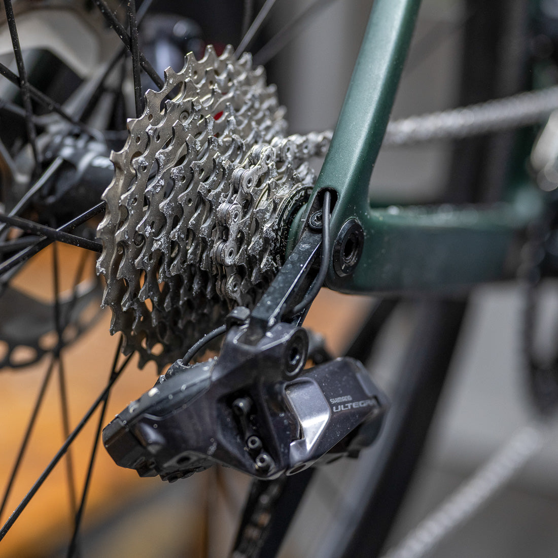 Dry Fluid Heißwachs zur Schmierung von Fahrradketten, exklusiv im derbaranski.shop, Zeitfahren, Marginal Gains, Triathlon, Rennrad, Dry Fluid High End Kettengleitstoff, DryFluid Bike. Mountainbike, Gravelbike, Crossbike, Schlechtwetterfahrrad, Winterrad, Kettenwachsen, gewachste Ketten, Kettentuning, Tuning, Fahrradtuning, Baranski Kette, vorgewachste Kette, original Baranski Kette,