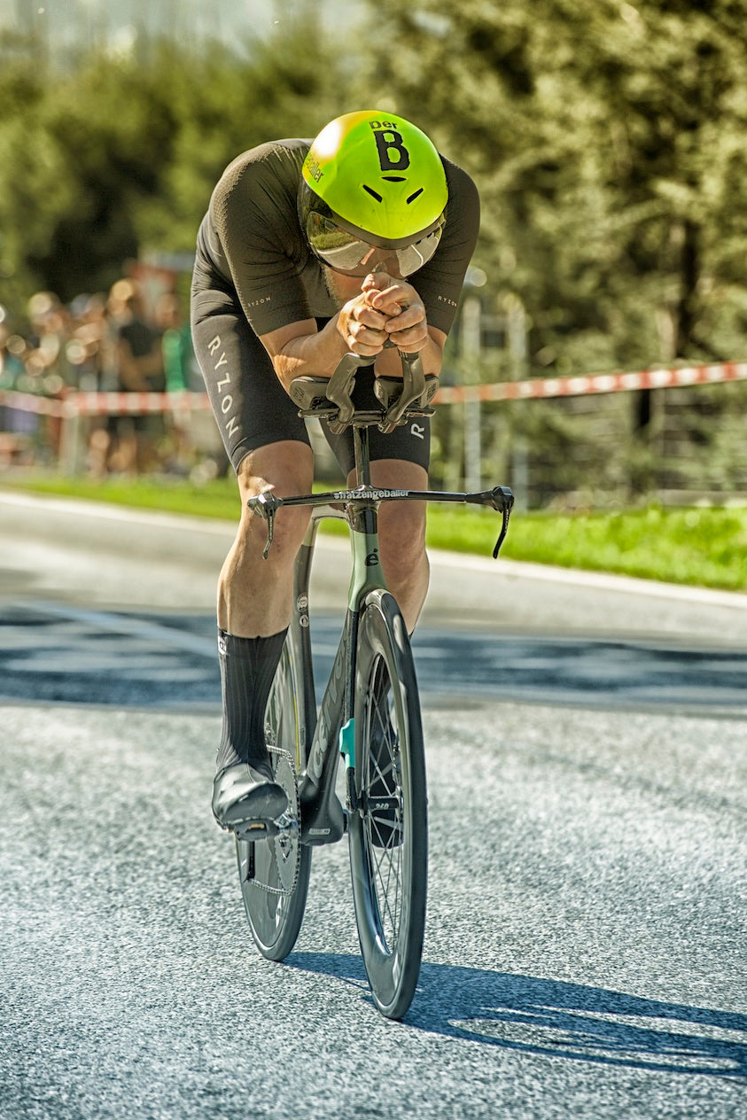 Aero-Lenker, Triathlon-Lenker, Zeitfahrlenker, TT-Lenker (Time Trial),
Aerobar, Lenkeraufsatz, Clip-On Lenker, Aero-Cockpit, Rennrad Aero-Aufsatz, Carbon Aero-Lenker, #aeroiseverything, Aerodynamik,