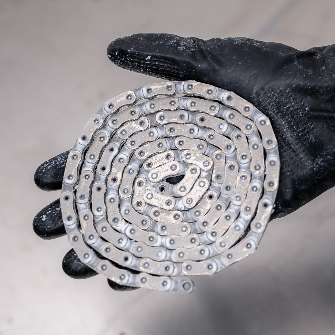 Dry Fluid Heißwachs zur Schmierung von Fahrradketten, exklusiv im derbaranski.shop, Zeitfahren, Marginal Gains, Triathlon, Rennrad, Dry Fluid High End Kettengleitstoff, DryFluid Bike. Mountainbike, Gravelbike, Crossbike, Schlechtwetterfahrrad, Winterrad, Kettenwachsen, gewachste Ketten, Kettentuning, Tuning, Fahrradtuning, Baranski Kette, vorgewachste Kette, original Baranski Kette,