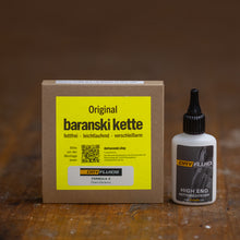 Laden Sie das Bild in den Galerie-Viewer, Dry Fluid Heißwachs zur Schmierung von Fahrradketten, exklusiv im derbaranski.shop, Zeitfahren, Marginal Gains, Triathlon, Rennrad, Dry Fluid High End Kettengleitstoff, DryFluid Bike. Mountainbike, Gravelbike, Crossbike, Schlechtwetterfahrrad, Winterrad, Kettenwachsen, gewachste Ketten, Kettentuning, Tuning, Fahrradtuning, Baranski Kette, vorgewachste Kette, original Baranski Kette, 