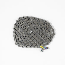 Laden Sie das Bild in den Galerie-Viewer, Molten Speed Wax zur Schmierung von Fahrradketten, Zeitfahren, Marginal Gains, Triathlon, Rennrad, Mountainbike, Gravelbike, Crossbike, Kettenwachsen, gewachste Ketten, Kettentuning, Tuning, Fahrradtuning, Baranski Kette, vorgewachste Kette, 
